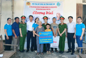 Chương trình “Mẹ đỡ đầu- kết nối yêu thương” của Hội LHPN xã Long Xá huyện Hưng Nguyên