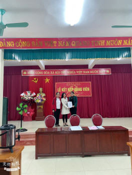 Long Xá: Lễ kết nạp Đảng viên mới của Chi bộ xóm Tân Long, chi bộ xóm Văn Phong, xã Long Xá