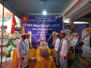 Long Xá:Tổ chức lễ đón nhận và an táng hài cốt liệt sỹ Nguyễn Xuân Ngũ